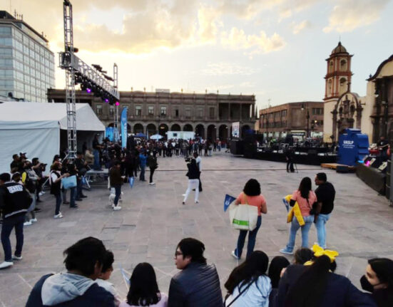 Deslucido festejo en los 100 años de la Universidad Autónoma de San Luis Potosí