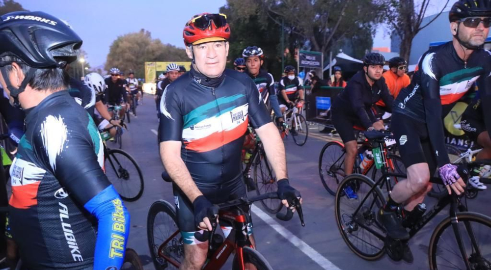 Enrique Galindo compra bicicleta de 500 mil pesos con dinero de los potosinos