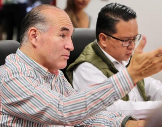 Enrique Galindo pretende aumento del 11% en salarios de INTERAPAS para 2024
